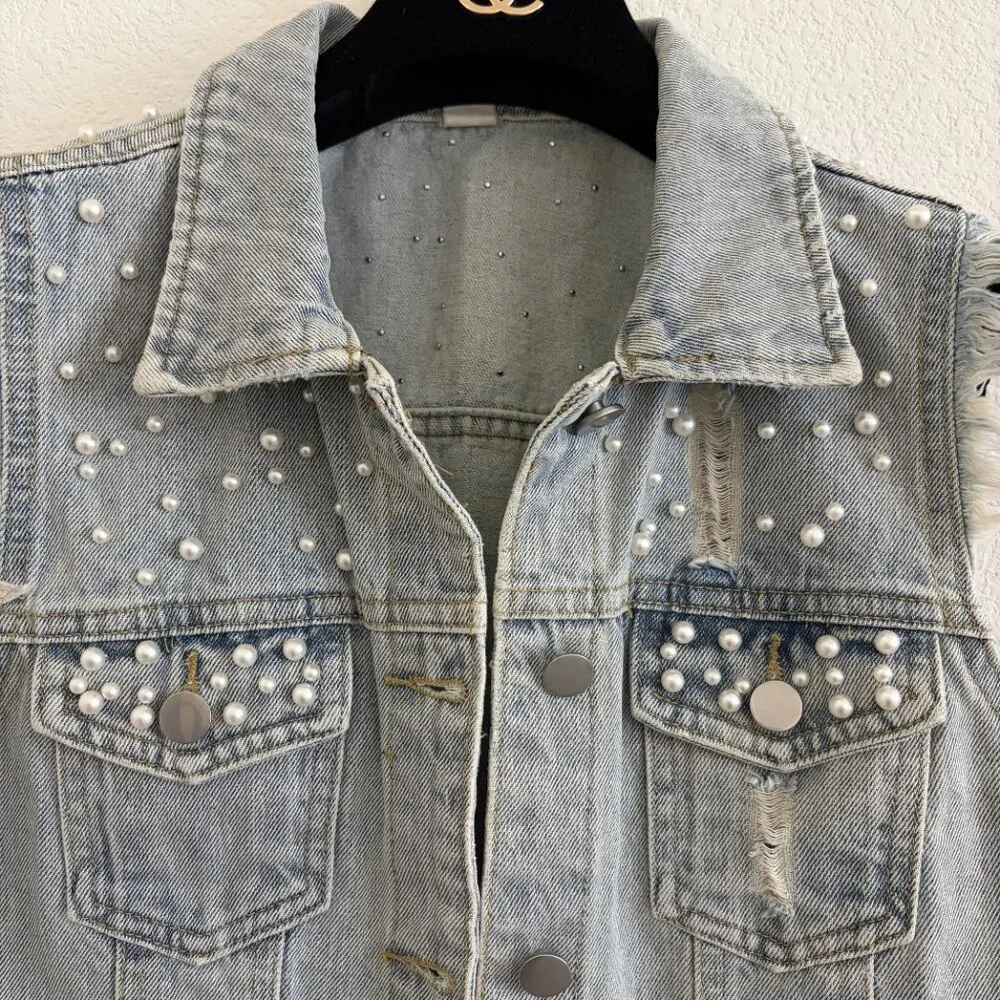 Ebossy Denim Vest Faux Pearl Womens Medium Blue Light Wash Denim Distressed